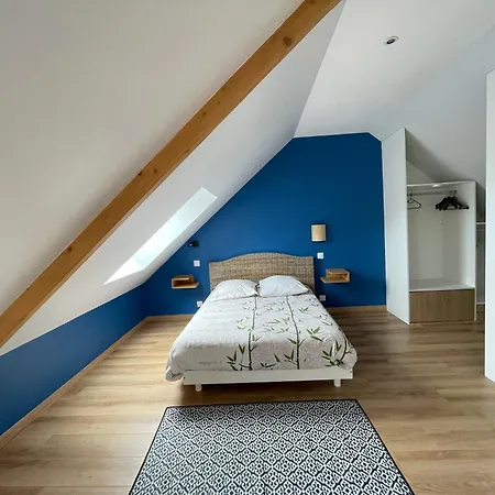 Belle Maison: Coastal Retreat With Garden Near Omaha Holiday home